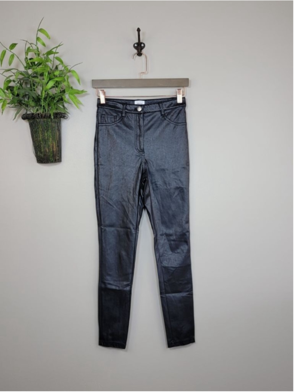 Aritzia Wilfred Free 0 Adrieanne Skinny Faux Vegan Leather Leggings Pants Jeans